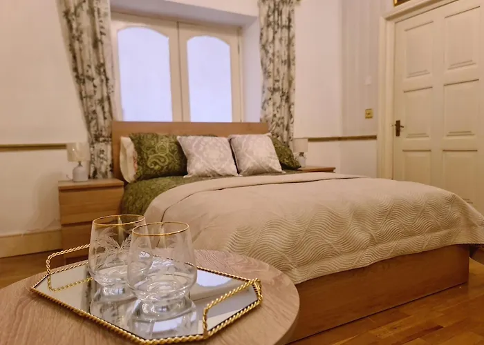 Πανσιόν Guest *